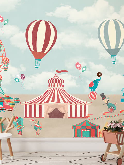 Papier peint panoramique cirque rouge avec montgolfière