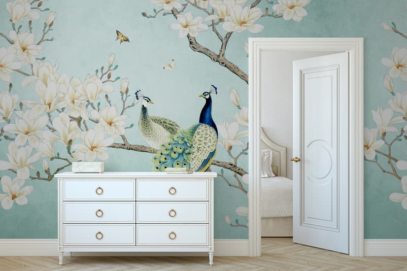 Pfau mit Magnolienblüte Fototapete