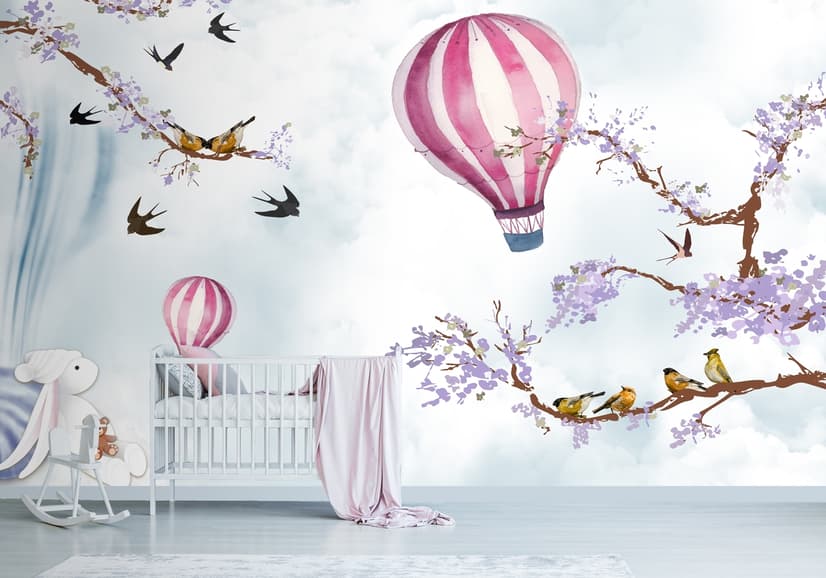 Papier peint panoramique pour enfants avec montgolfière et fleurs violettes