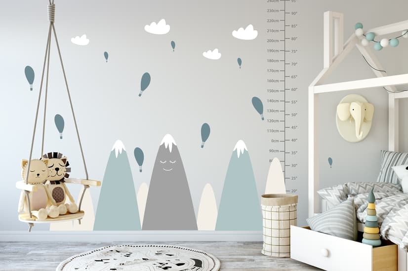 Wandtattoo Weiche Blau Graue Berglandschaft und Kleine Heißluftballons für das Kinderzimmer