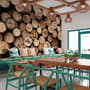 Papier peint panoramique café avec mur en bois